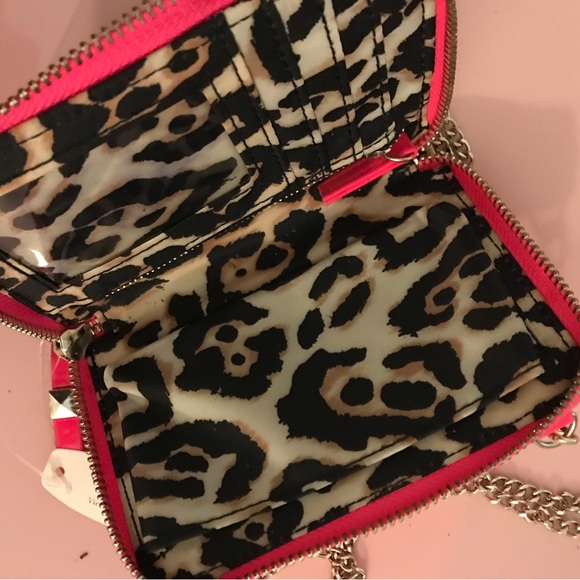 Victoria’s Secret wallet on chain patent leather - Picture 2 of 4